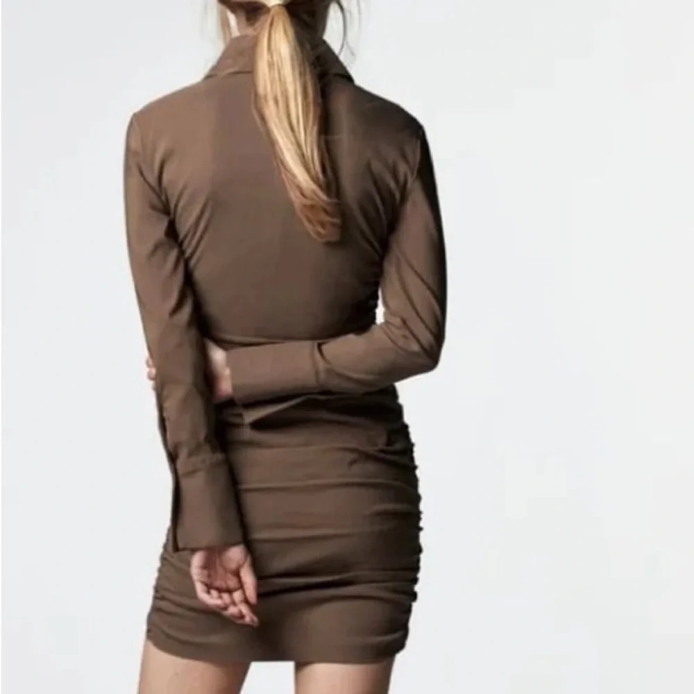 NWOT - ZARA COLLARED BUTTON UP RUCHED DRESS - Picture 4 of 6